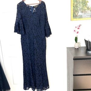 Flare sleeve lace dress